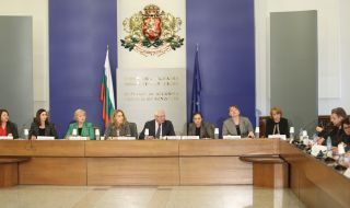 Националният съвет за тристранно сътрудничество с извънредно заседание  на 1 октомври 