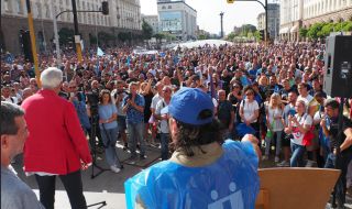 Ескалация: Миньори и енергетици се опитаха да нахлуят в Министерски съвет