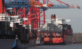 Гepмaния e нaпът дa paзpeши нa ĸитaйcĸaтa Соѕсо дa ĸyпи 24,9% oт пpиcтaнищe Xaмбypг