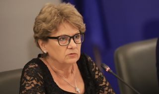 Комитова: Предишните управляващи са поръчвали пътища, без да имат пари да ги плащат