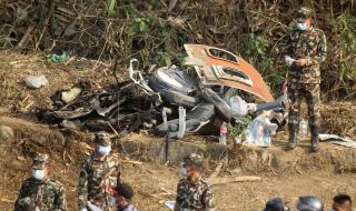 Всички 72 пътници от катастрофиралия самолет са загинали (ВИДЕО)