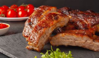 Рецепта за вечеря: Сочни ребра с доматена марината