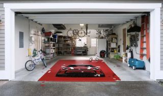 Mini подарява огромни пъзели на хората, които чакат новите си коли