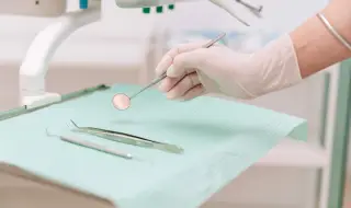 Бащата на детето, починало на зъболекарски стол: Беше оставен да умре в ръцете на специализант