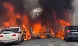 Силна експлозия в центъра на Милано подпали пет автомобила и четири мотопеда
