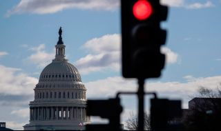 Вирусът провали близо 900 полета в САЩ за ден