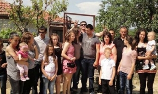 Най-многодетната майка: Посрещам Коледа с 13-те си деца