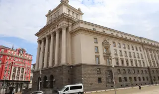 Депутатите обсъждат сметките за ток