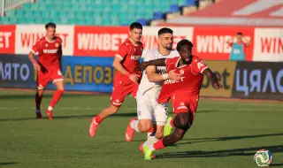 ЦСКА разгроми Ботев Враца с 5:0, въпреки че остана с човек по-малко на почивката 