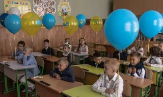 Русия бомбардира и унищожава милиони учебници в Украйна
