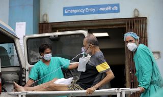 Коронавирус в Индия: трупове в Ганг, над 22 милиона заразени