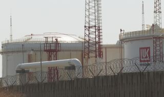 Работещите в рафинерията „Лукойл Нефтохим” излизат на протест