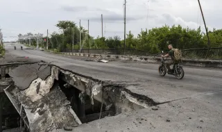 Русия съобщи за удари по мост в Киев и обекти в Украйна