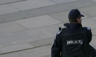 Задържаха телефонен измамник