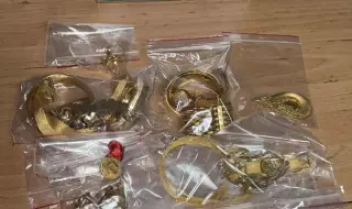 Митничари откриха над половин килограм златни накити в дамска чанта 