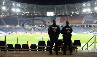 Футболният уикенд в Германия няма да бъде отлаган