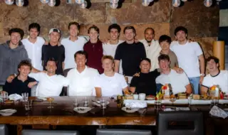 Пилотите във Формула 1 с традиционната си вечеря преди финала на сезона