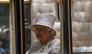 Кралицата се върна към официалните си задължения след смъртта на принц Филип