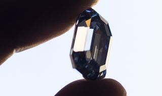 Продават най-големия син диамант в света