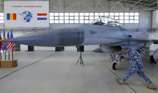Нидерландия предоставя още три F-16 за обучението на украински пилоти в Румъния