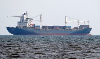 Йеменските хуси отвлякоха кораб в Червено море с българи сред екипажа