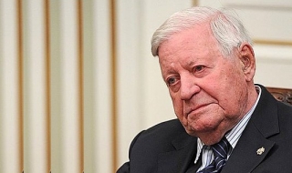 Хелмут Шмит влезе в болница