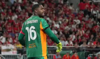 Челси с нова офанзива за Майк Менян 