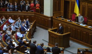 Върховната Рада отхвърли оставката на премиера Яценюк