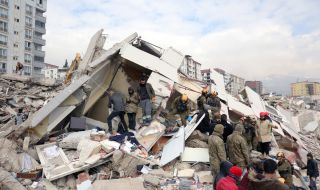 Арести в Турция заради публикации в социалните мрежи за земетресенията