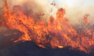Голям пожар край Дупница, и магистрала „Струма” е задимена