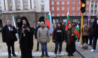 Протестът в София: Манолова и „Отровното трио“ да сменят името на коалицията си