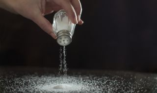 Какво се случва с тялото, когато спрем солта