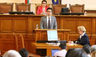 Министър Атанасов: Категорично подкрепяме Младежкия театър