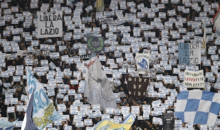 Феновете на Лацио се обърнаха срещу футболистите