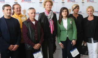 Медалистите от Нанджин получиха специални награди