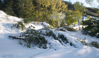 Внимание! Пътищата са мокри и заснежени