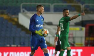 Динамо изгони Пламен Илиев, но след това разкара треньора и върна българина в редиците си