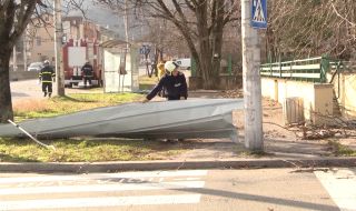 Започна описването на щетите от ураганния вятър във Враца