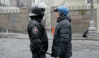 Милицията в Киев стреля с бойно оръжие