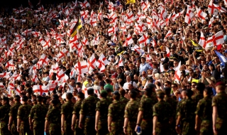 Английски фенове в болница след меле в Украйна (видео)