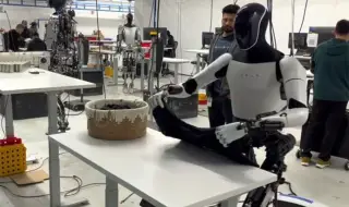 Илон Мъск показа как хуманоидният робот Tesla Optimus сгъва тениска (ВИДЕО)