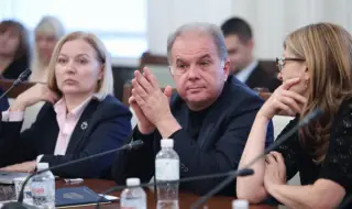 Ресорната комисия подновява заседанието си за промените в Конституцията