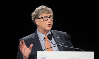 Бил Гейтс се ваксинира, благодари на учените