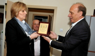 Министър Георгиева инспектира Спортното училище в Бургас