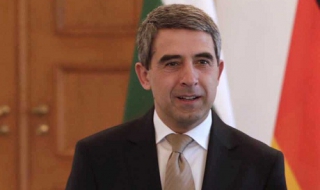 Президентът под прицел - неконституционно и политическо