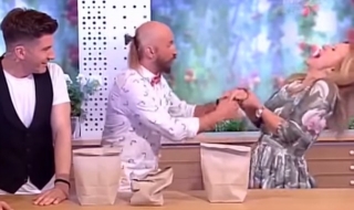 Магьосник проби ръката на водеща с пирон (Видео)