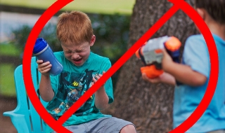 Водните пистолети - забранени, истинските - не