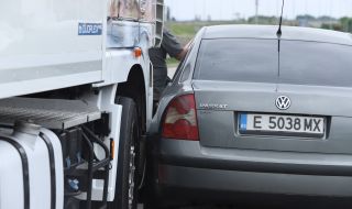 Акция на полицията на "Ботевградско шосе" и камион и кола се удариха