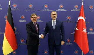 Турция и Германия обсъдиха НАТО, ЕС и посредничество за мир в Украйна