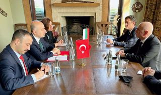 Министър Събев и турският му колега обсъждат транспортната свързаност между страните ни